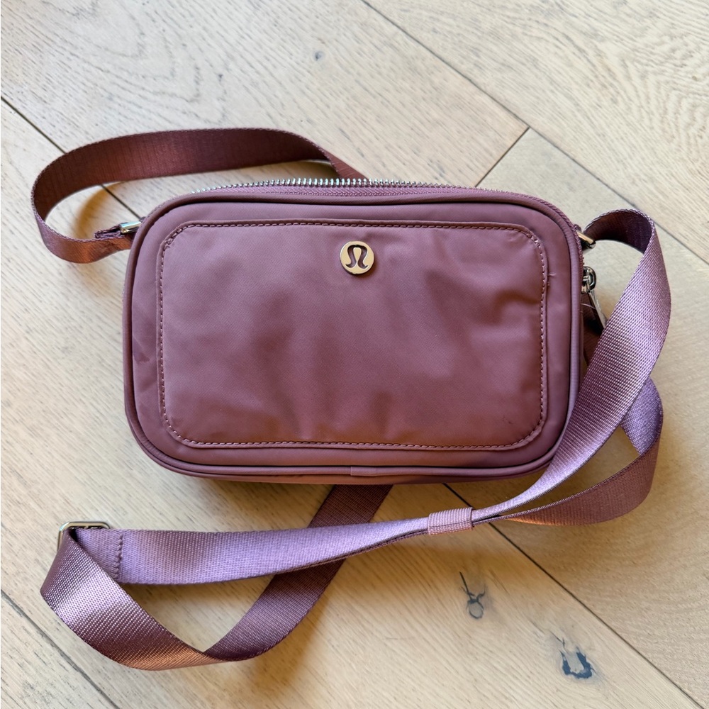 Lululemon Spiced Chai Crossbody Camera Bag - EUC - Picture 6 of 6